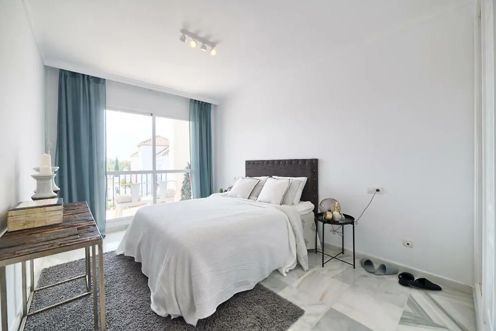 Apartment Senorio De Gonzaga: Spacious 2-Bedroom with Pool in Nueva Andalucia Marbella
