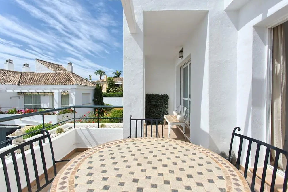 Senorio De Gonzaga: Spacious 2-Bedroom with Pool in Nueva Andalucia Marbella
