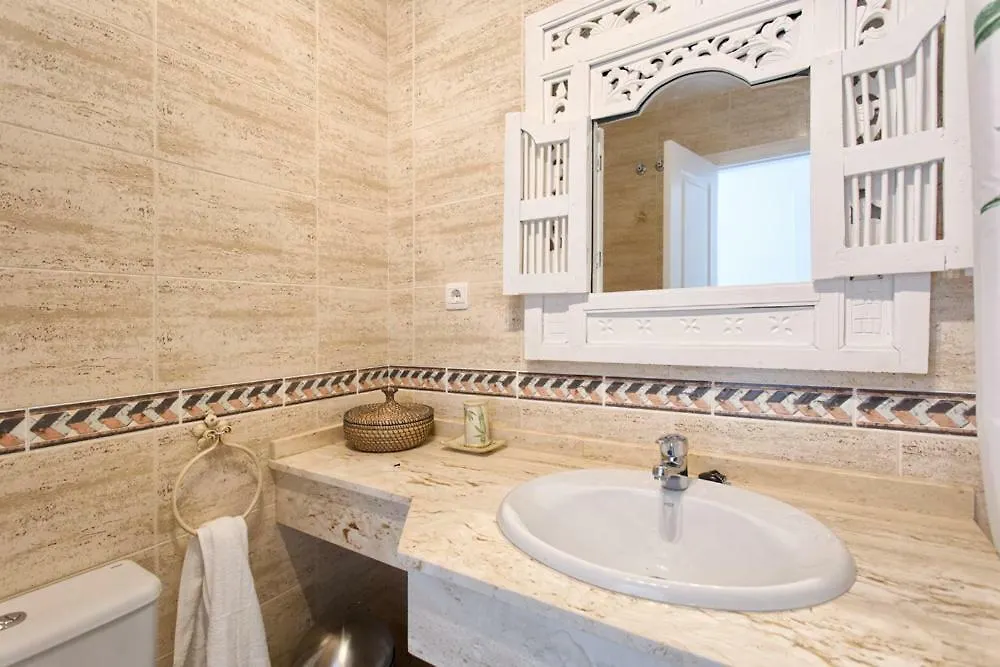 Senorio De Gonzaga: Spacious 2-Bedroom with Pool in Nueva Andalucia Marbella