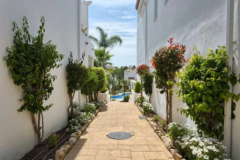 Senorio De Gonzaga: Spacious 2-Bedroom with Pool in Nueva Andalucia Marbella 0*,