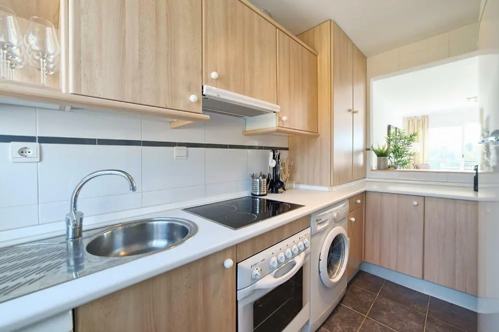 Apartment Senorio De Gonzaga: Spacious 2-Bedroom with Pool in Nueva Andalucia Marbella