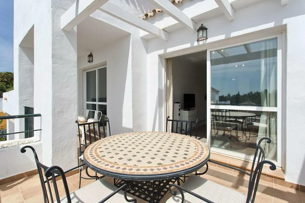 Senorio De Gonzaga: Spacious 2-Bedroom with Pool in Nueva Andalucia Marbella Apartment