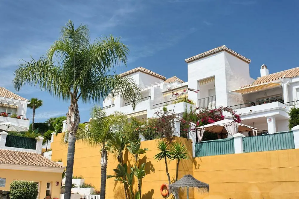 Senorio De Gonzaga: Spacious 2-Bedroom with Pool in Nueva Andalucia Marbella Apartment